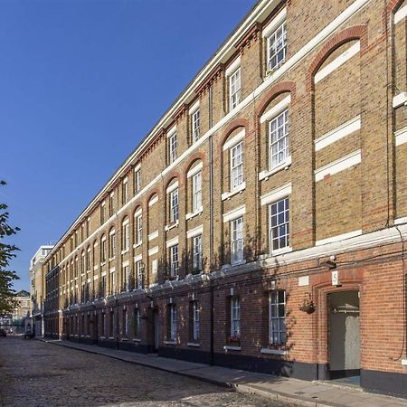 Traditional Victorian 2 Bed In Cobbled Street + Mod Cons - Full Home لندن المظهر الخارجي الصورة