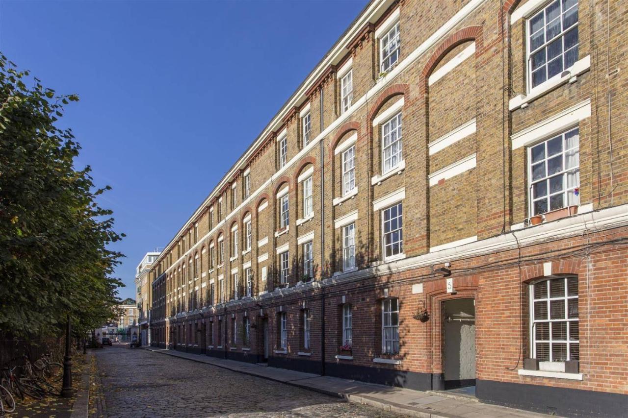 Traditional Victorian 2 Bed In Cobbled Street + Mod Cons - Full Home لندن المظهر الخارجي الصورة