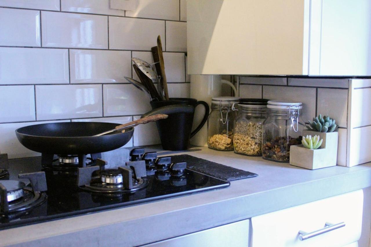 Traditional Victorian 2 Bed In Cobbled Street + Mod Cons - Full Home لندن المظهر الخارجي الصورة