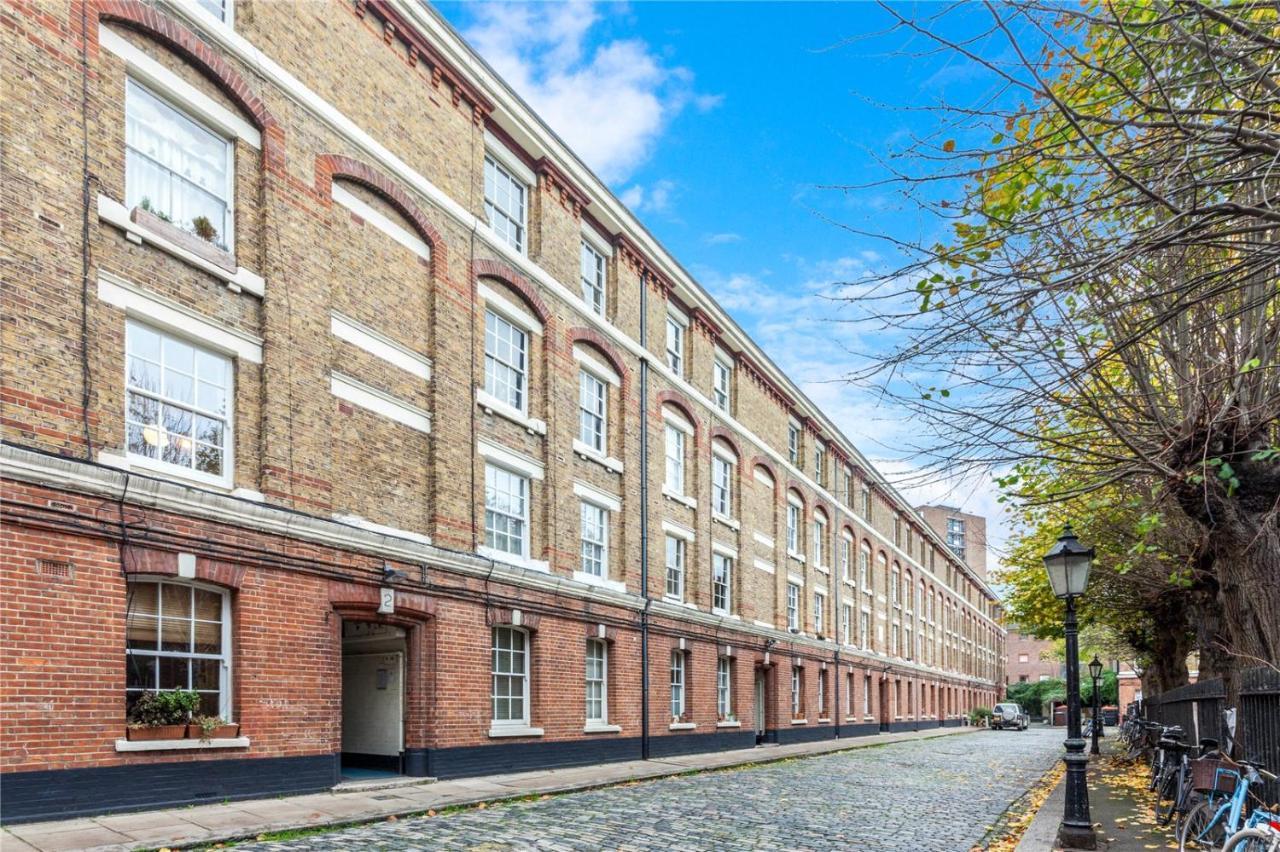 Traditional Victorian 2 Bed In Cobbled Street + Mod Cons - Full Home لندن المظهر الخارجي الصورة