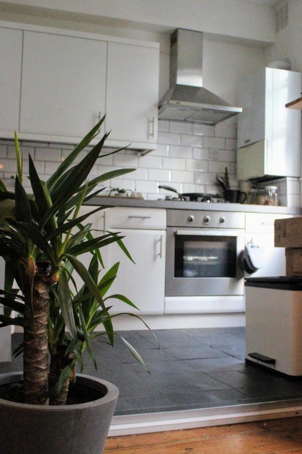 Traditional Victorian 2 Bed In Cobbled Street + Mod Cons - Full Home لندن المظهر الخارجي الصورة